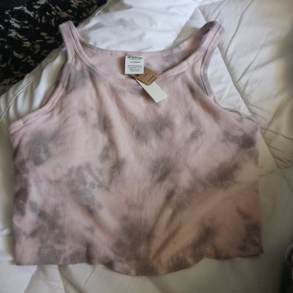 BRAND NEW VICTORIAS SECRET PINK TANK TOPS (with tags)